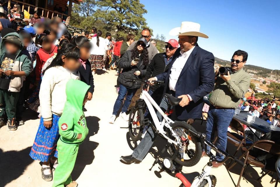 LLEVA CRUZ APOYOS A LA&nbsp;SIERRA