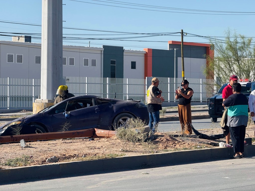 VOLCADURA EN BULEVAR INDEPENDENCIA DEJA SOLO DAÑOS&nbsp;MATERIALES
