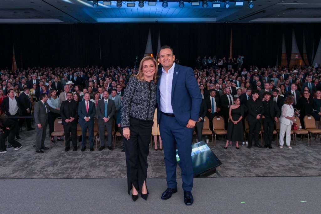 MARU CAMPOS ACOMPAÑA ALCALDE BONILLA EN SU 4TO INFORME DE&nbsp;GOBIERNO