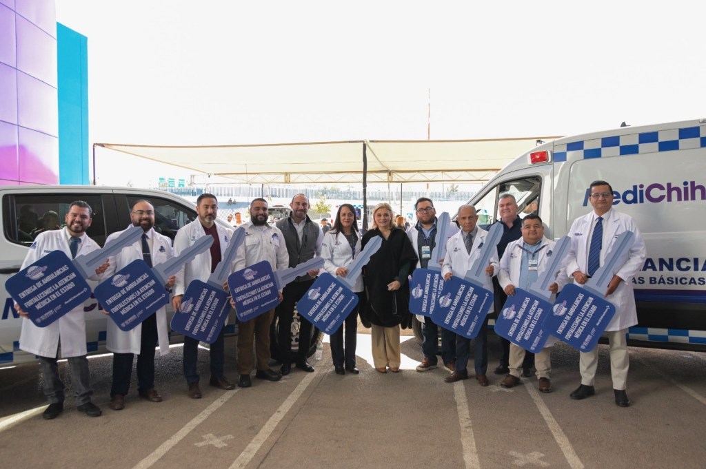 NOMÁS FALTAN MEDICINAS Y ESPECIALISTAS, ENTREGAN NUEVA FLOTILLA DE AMBULANCIAS EN EL&nbsp;ESTADO