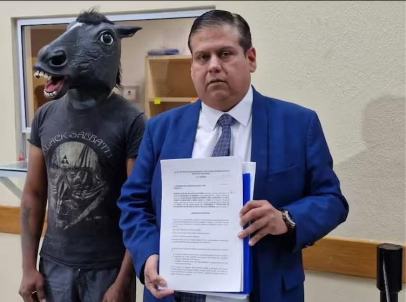 ABOGADO PRESENTA LEY THERIAN ANTE EL&nbsp;CONGRESO