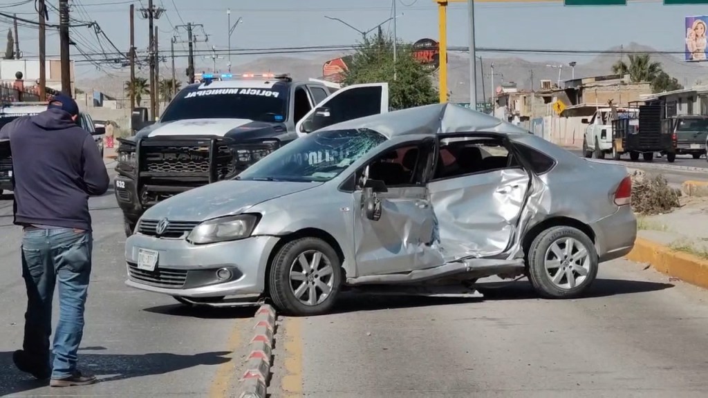 ACCIDENTE ENTRE IRRESPONSABLES PROVOCA LA MUERTE DE UN CONDUCTOR, PATRULLAS IBAN POR CARRIL DE&nbsp;JUAREZBUS