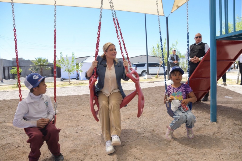 YA LES PAVIMENTÓ UNA CALLE, ENTREGA MARU CAMPOS OBRAS POR MÁS DE 54 MDP EN&nbsp;ROSALES