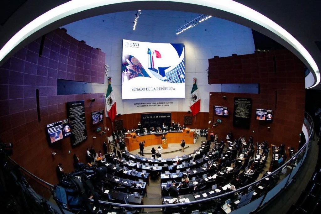 ¿AUSTERIDAD?, DE TANTO TRABAJAR SENADORES SE APRUEBAN OTRO AUMENTO&nbsp;SALARIAL