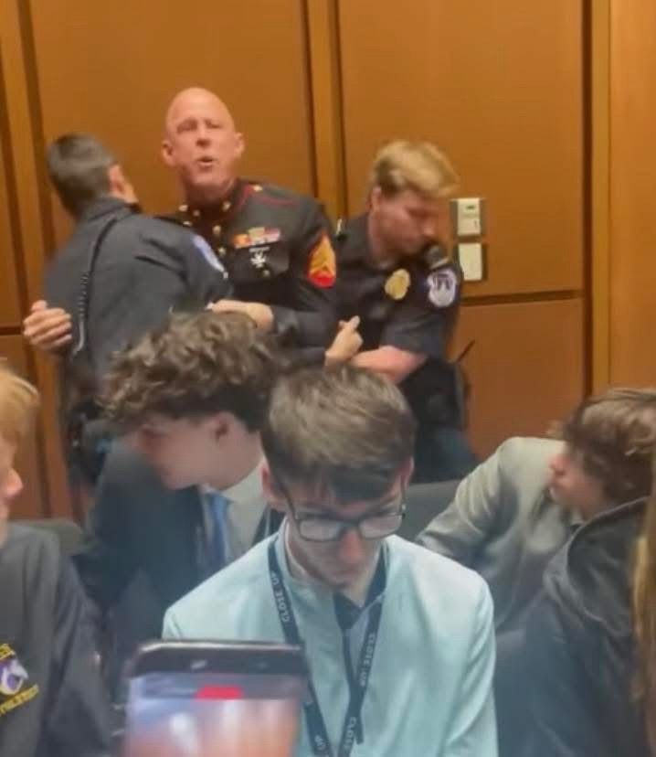 SOMETEN A EX MARINE EN AUDIENCIA SOBRE GUERRA EN&nbsp;IRÁN