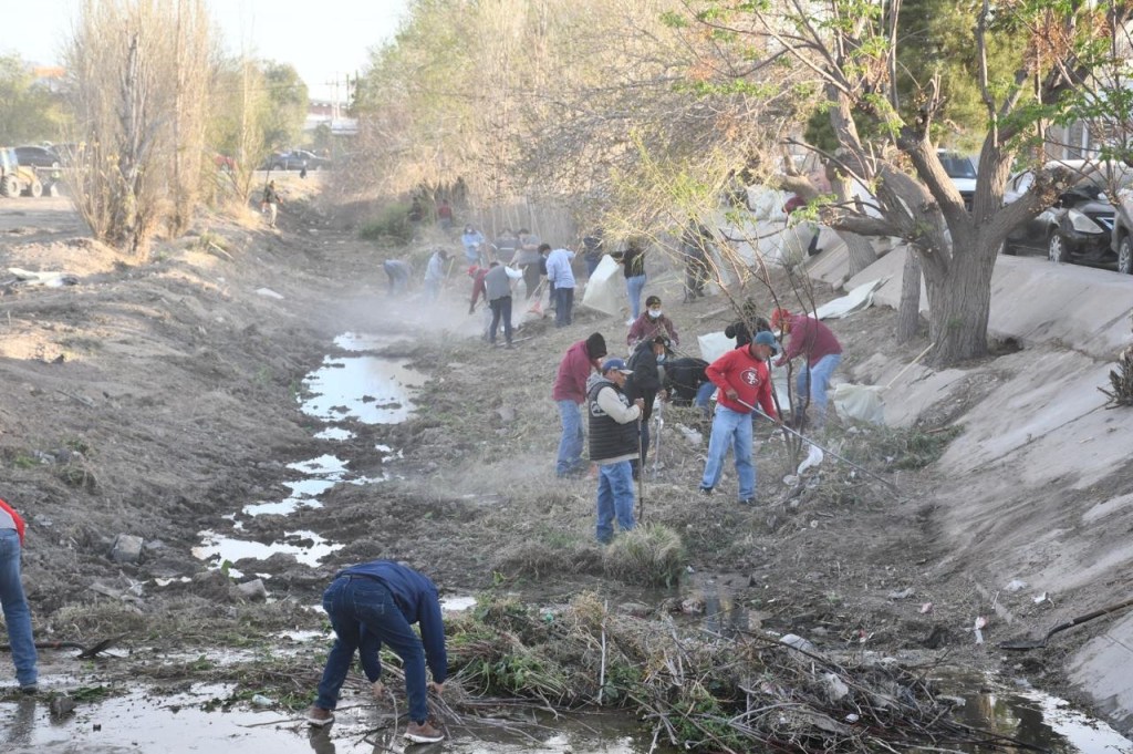 OTRA COLONIA PUERCA, RETIRAN TONELADAS DE BASURA EN DIQUE DE LA COLONIA EL&nbsp;VERGEL