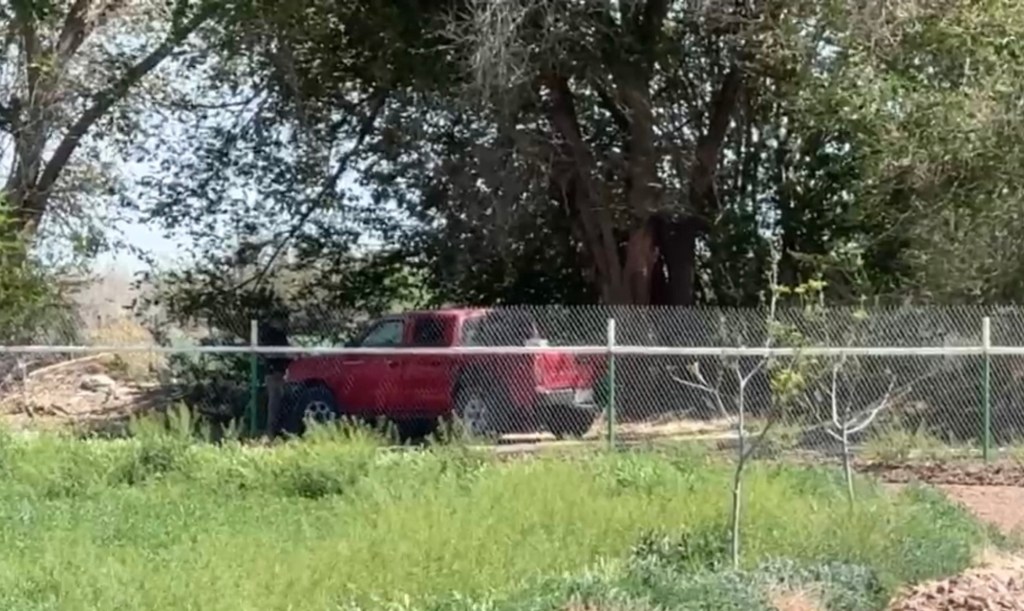 SIN BRONCAS, DEJAN TRES CUERPOS EN CAMIONETA EN EL VALLE DE&nbsp;JUÁREZ