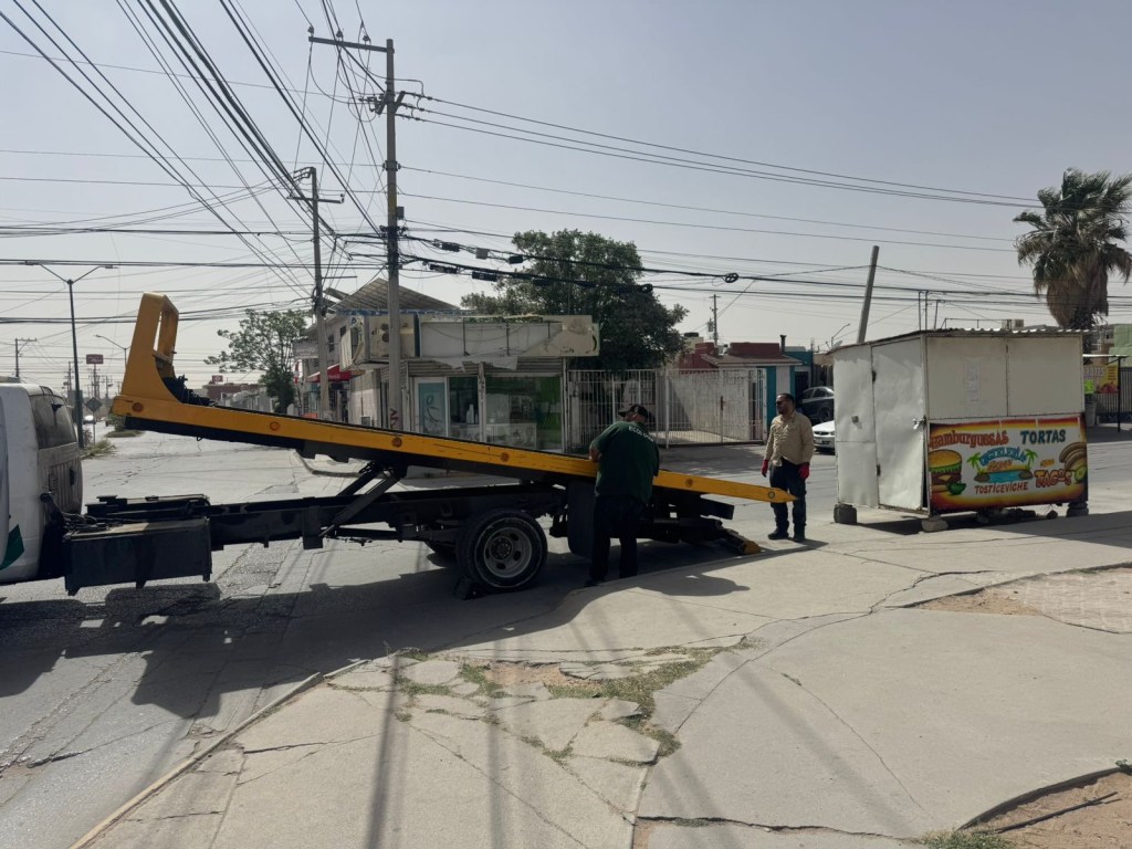 RETIRAN PUESTOS IRREGULARES EN HORIZONTES DEL&nbsp;SUR