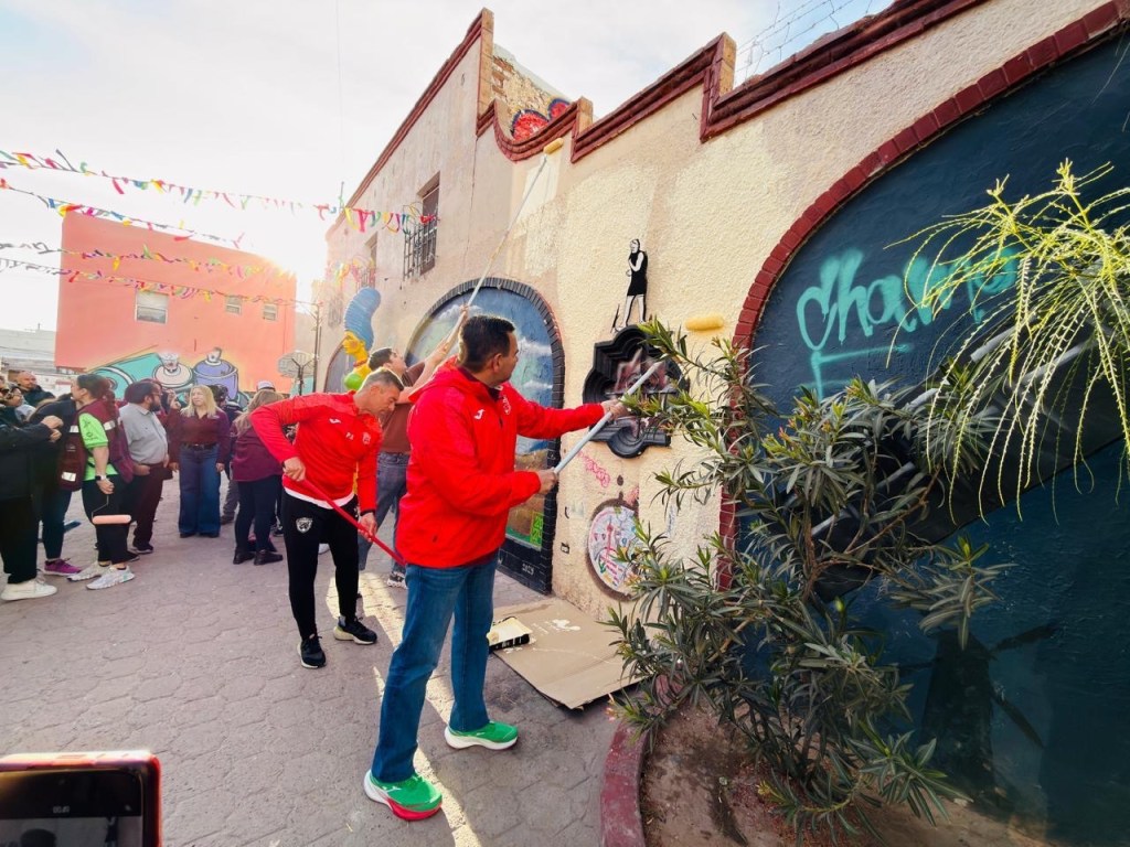 YA LE HACÍA FALTA, REALIZAN JORNADA “JUÁREZ AMANECE LIMPIO” EN PLAZA&nbsp;CERVANTINA