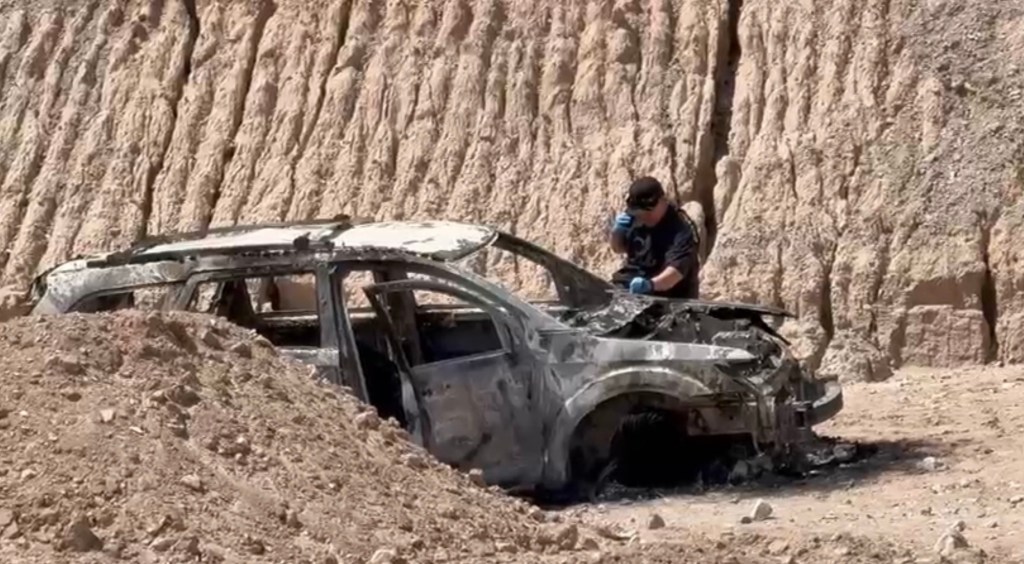 PERO VAMOS MUY BIEN, REPORTAN VEHÍCULO Y UNA PERSONA CALCINADO CON NARCO&nbsp;MENSAJE