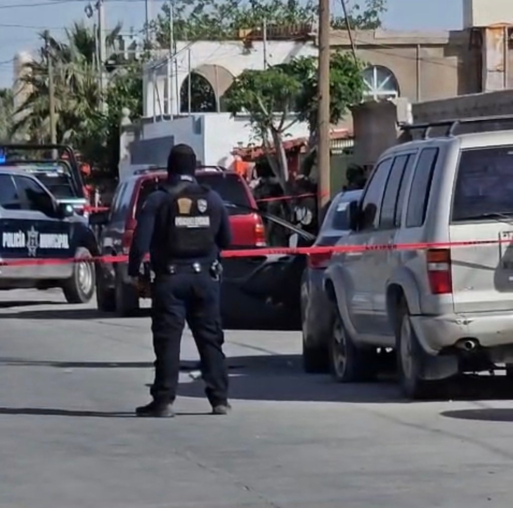 EN CIERRE DE MES, TIROTEAN TALLER Y MUERE MUJER DENTRO DE SU AUTO