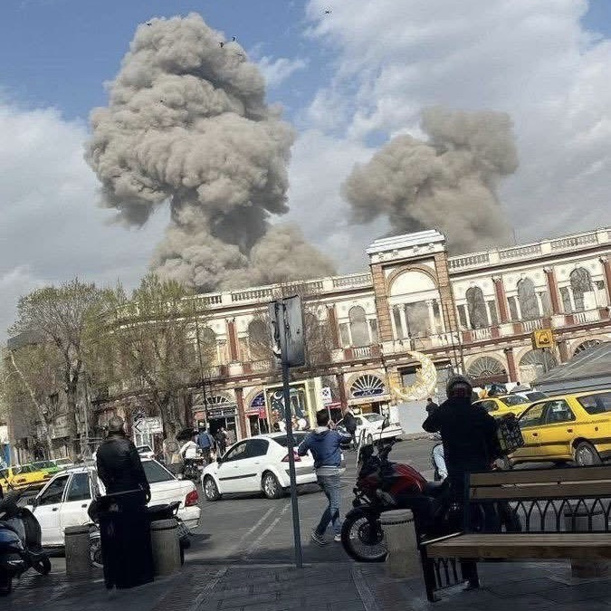 FUEGO EN TEHERAN TRAS ATAQUE SORPRESA DE TRUMP ESTA MAÑANA
