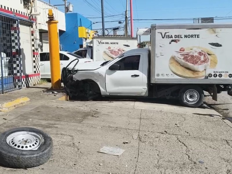 POR ATRABANCADOS, VOLCADURA EN ÓSCAR FLORES DEJA DAÑOS&nbsp;MATERIALES