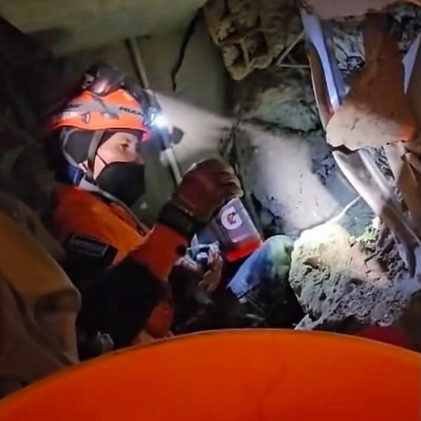 ¡MILAGRO ENTRE LOS ESCOMBROS! RESCATAN CON VIDA A HOMBRE 7 DÍAS DESPUÉS DEL DEVASTADOR TERREMOTO EN&nbsp;VENEZUELA