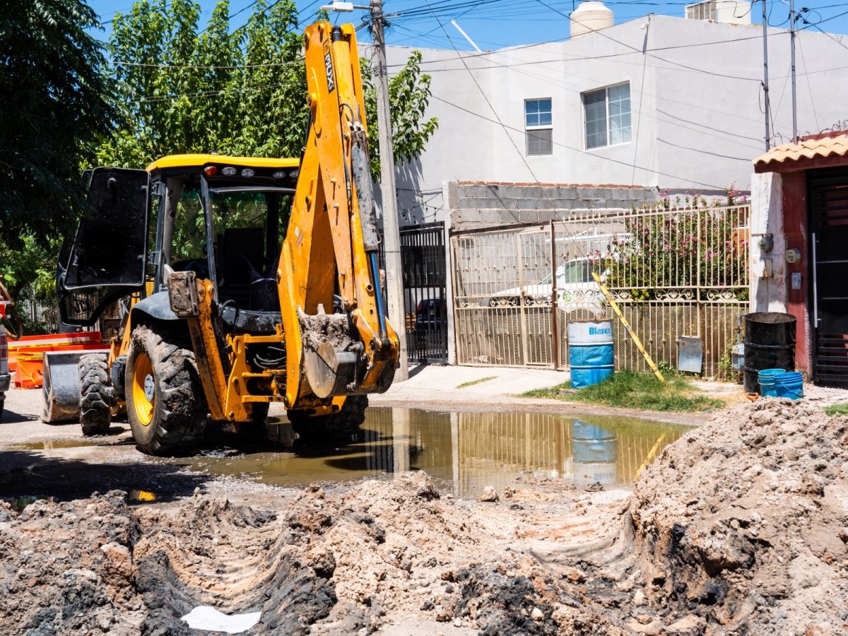 HUNDIMIENTO EN JARDINES DEL AEROPUERTO OBLIGA A CAMBIAR 100 METROS DE&nbsp;DRENAJE