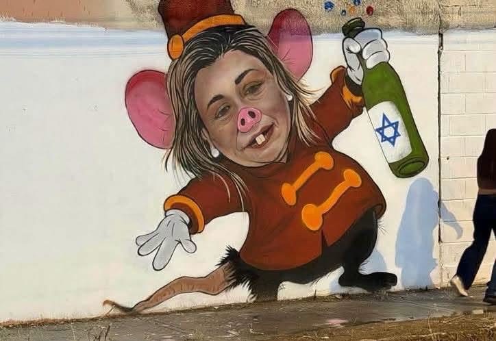 APARECE MURAL DE MARU CAMPOS Y LE LLUEVEN COMENTARIOS EN REDES