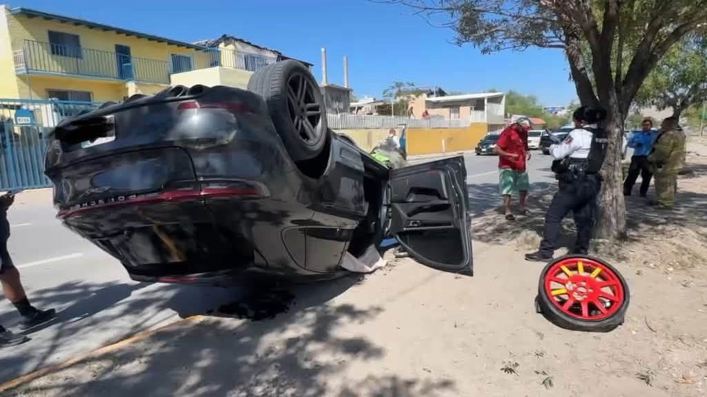 ANDABA BIEN AMANECIDA, MUJER EBRIA PIERDE EL CONTROL DE SU PORSCHE Y VUELVCA EN&nbsp;NORZAGARAY