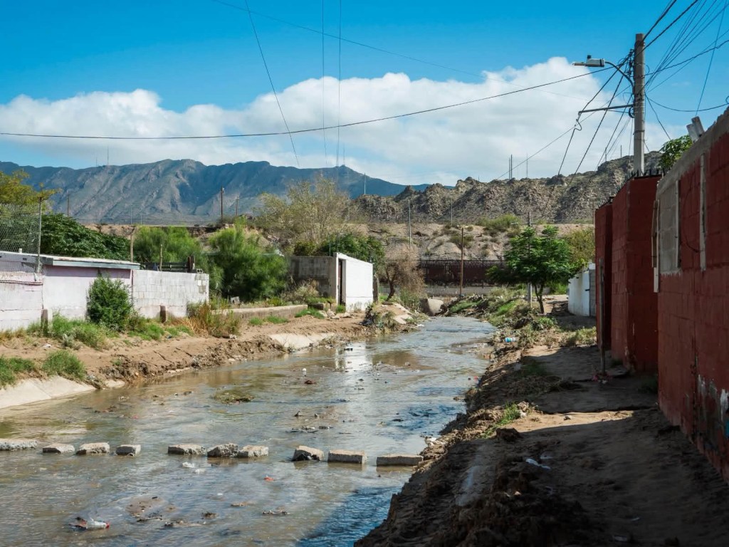 JMAS RETIRA LODO Y TIERRA ACUMULADOS POR LAS LLUVIAS