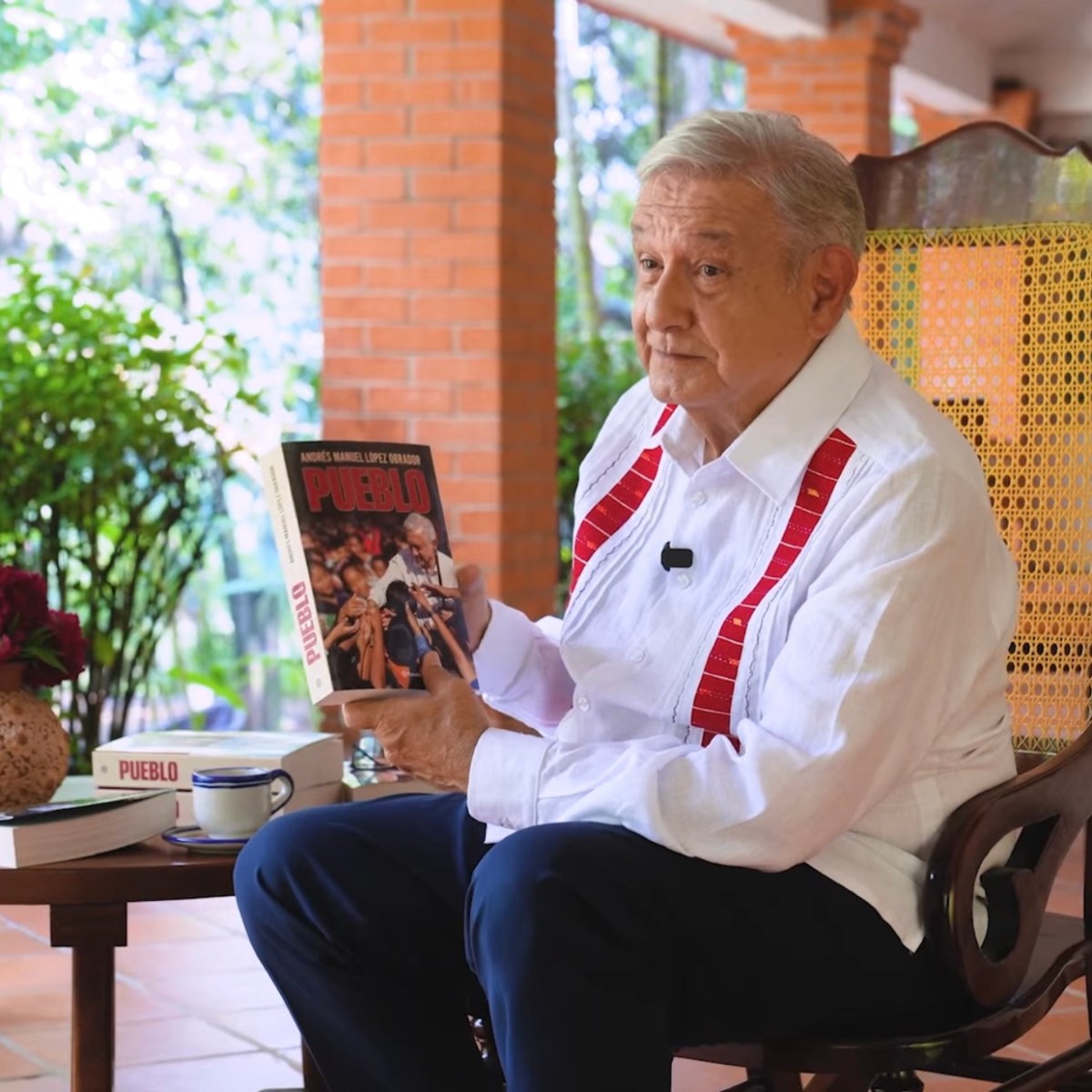 REAPARECE ANDRÉS MANUEL LÓPEZ OBRADOR PARA PROMOCIONAR SU NUEVO LIBRO&nbsp;“PUEBLO”